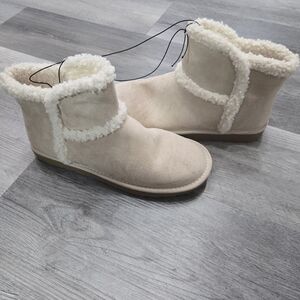 Arizona Sette sand fleece-lined boots. Womens Size 9 New